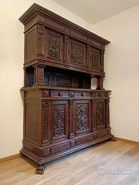 CREDENZA ANTICA IN NOCE INTAGLIATO