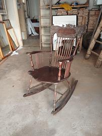 Sedia a dondolo in legno vintage