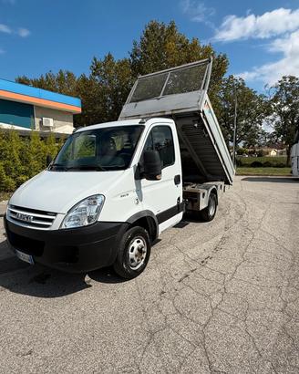 IVECO DAILY TRILATERALE