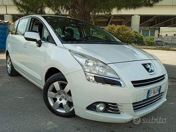 Peugeot 5008 1.6 HDi 112CV cambio robotizzato Tecn