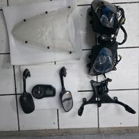 Vari ricambi originali Yamaha R1 2000/2001