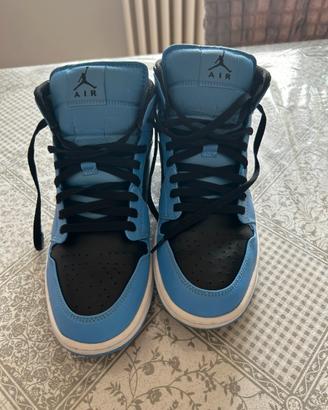 Jordan 1 mid university blue numero 43