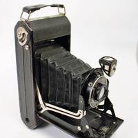 Fotocamera pieghevole " Zeiss Ikon Ikonta 520/2 "