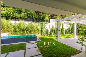 Villa di 300 m² con più di 5 locali a Forte dei Ma