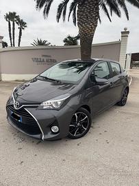 TOYOTA YARIS IPER FULL VERSIONE LOUNGE COME NUOVA