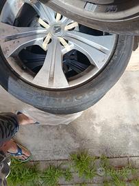 4 gomme 205/55/R17 e 4 cerchi Renault.
