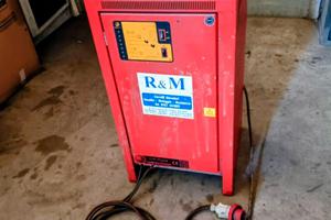 Carica batterie per muletto