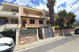 Casa indipendente di 210 m² con più di 5 locali a 