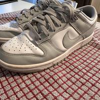 Nike dunk low taglia 41 con segni di usura ma buon