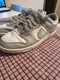 Nike dunk low taglia 41 con segni di usura ma buon