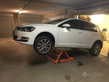Sollevatore auto regolabile e reclinabile