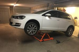 Sollevatore auto regolabile e reclinabile