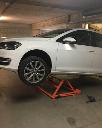 Sollevatore auto regolabile e reclinabile