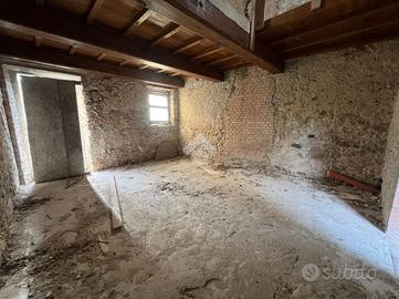 CASA DI CORTE A CAPANNORI