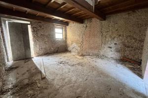 CASA DI CORTE A CAPANNORI