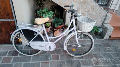 Bici city girl bianca con cestino + blocca raggio 