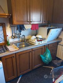 Cucina usata compresa di forno