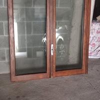 Finestra o Porta in legno massello maniglia e