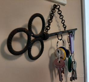 Chiave portachiavi in ferro battuto, fatta a mano