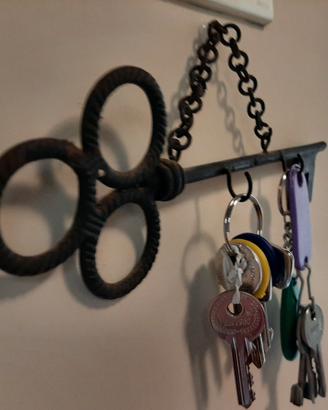 Chiave portachiavi in ferro battuto, fatta a mano