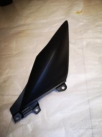 carena laterale posteriore sx OE Yamaha xmax 