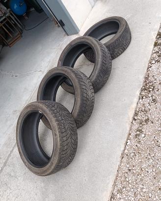 Gomme invernali 215/45/17