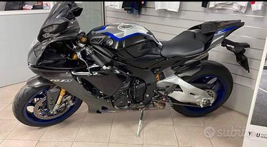Yamaha R1 m 2021