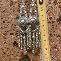 Orecchini pendenti orientali anni 80   bigiotteria