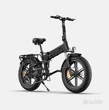 Bicicletta eletrica con pedalata assistita