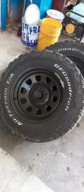 Gomme più cerchi per jeep Wrangler