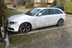 Audi A4 SW anno 2011, SLINE
