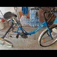 Bici con tre ruote per anziani