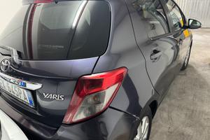 TOYOTA Yaris - 2015