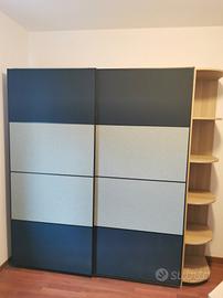 Coppia di armadi con ante scorrevoli