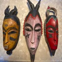 Set maschere tribali africane intagliate a mano