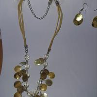 Collana verde con orecchini