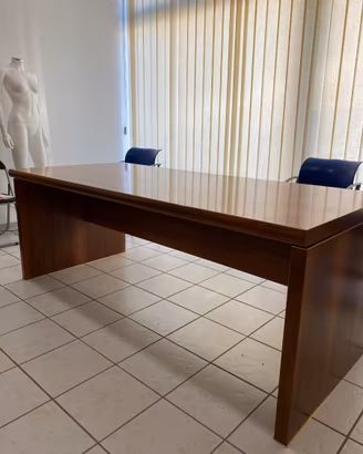 Scrivania ufficio grande