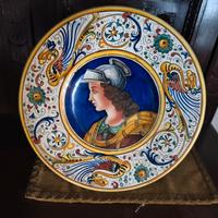 piatto ornamentale in maiolica di Deruta