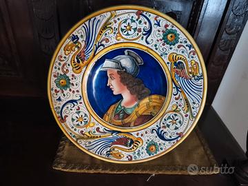 piatto ornamentale in maiolica di Deruta