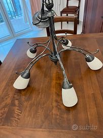 Lampadario e 2 lumi lampade dacta in ferro battuto