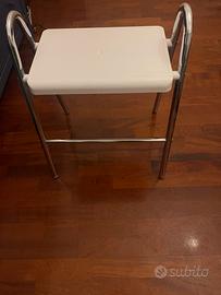 Sgabello sanitario