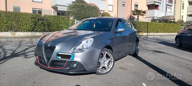 alfa romeo Giulietta 1.6 diesel dell'anno 2012
