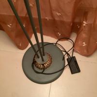 Piantana con illuminazione a pedale