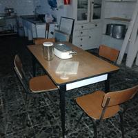 Tavolo da cucina con sedie in formica anni '60