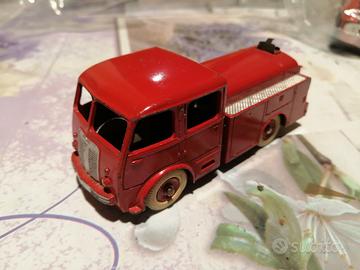 Dinky Toys Camion Berliet Secours