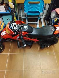 moto a batteria peg Perego ducati