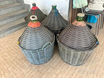 4  Damigiane con rivestimento in plastica