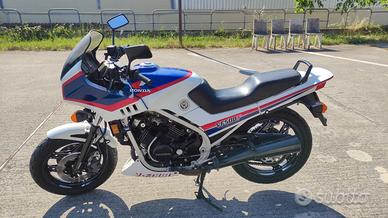 Honda VF 500 - 1985