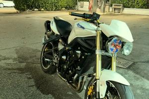 Triumph street triple 675s A2