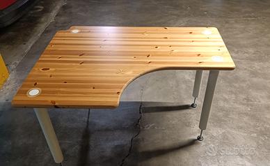 Scrivania in legno regolabile in altezza